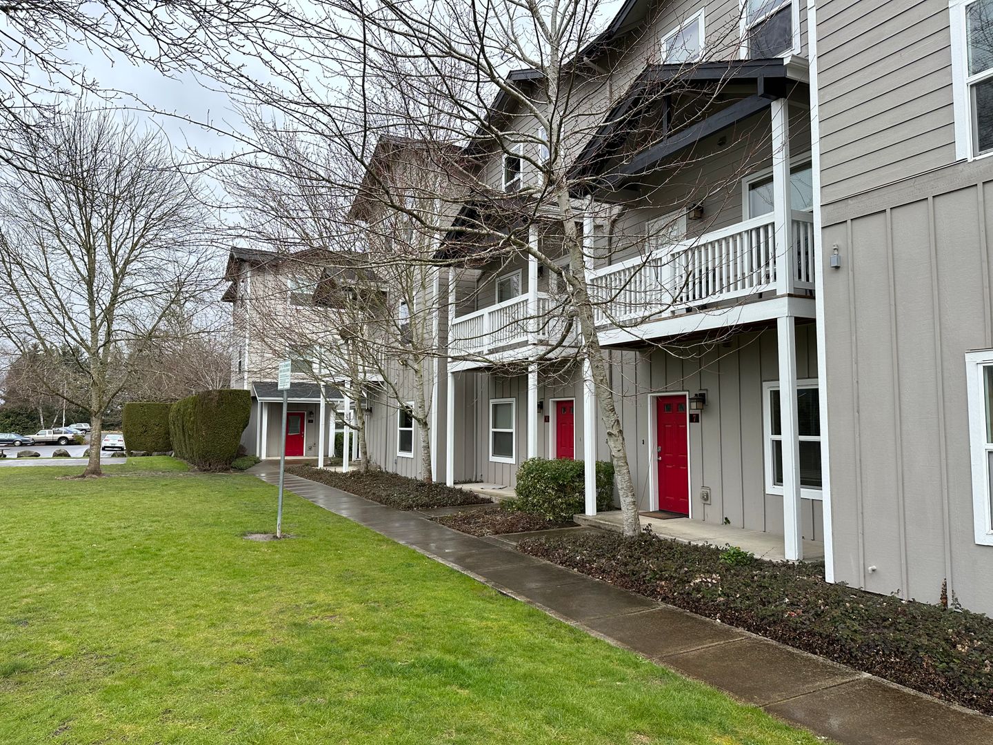 Monmouth Apartment: 231 Whitesell St.