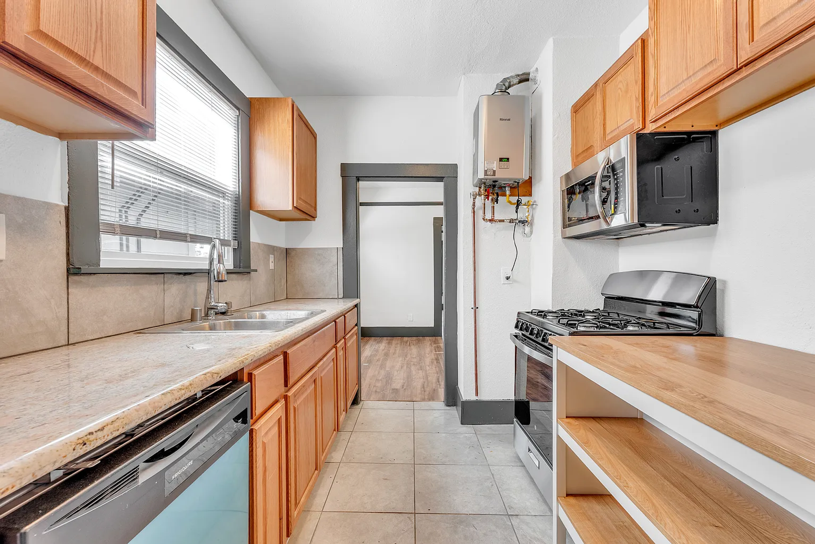 Oakland Apartment: 252 Oakland Ave