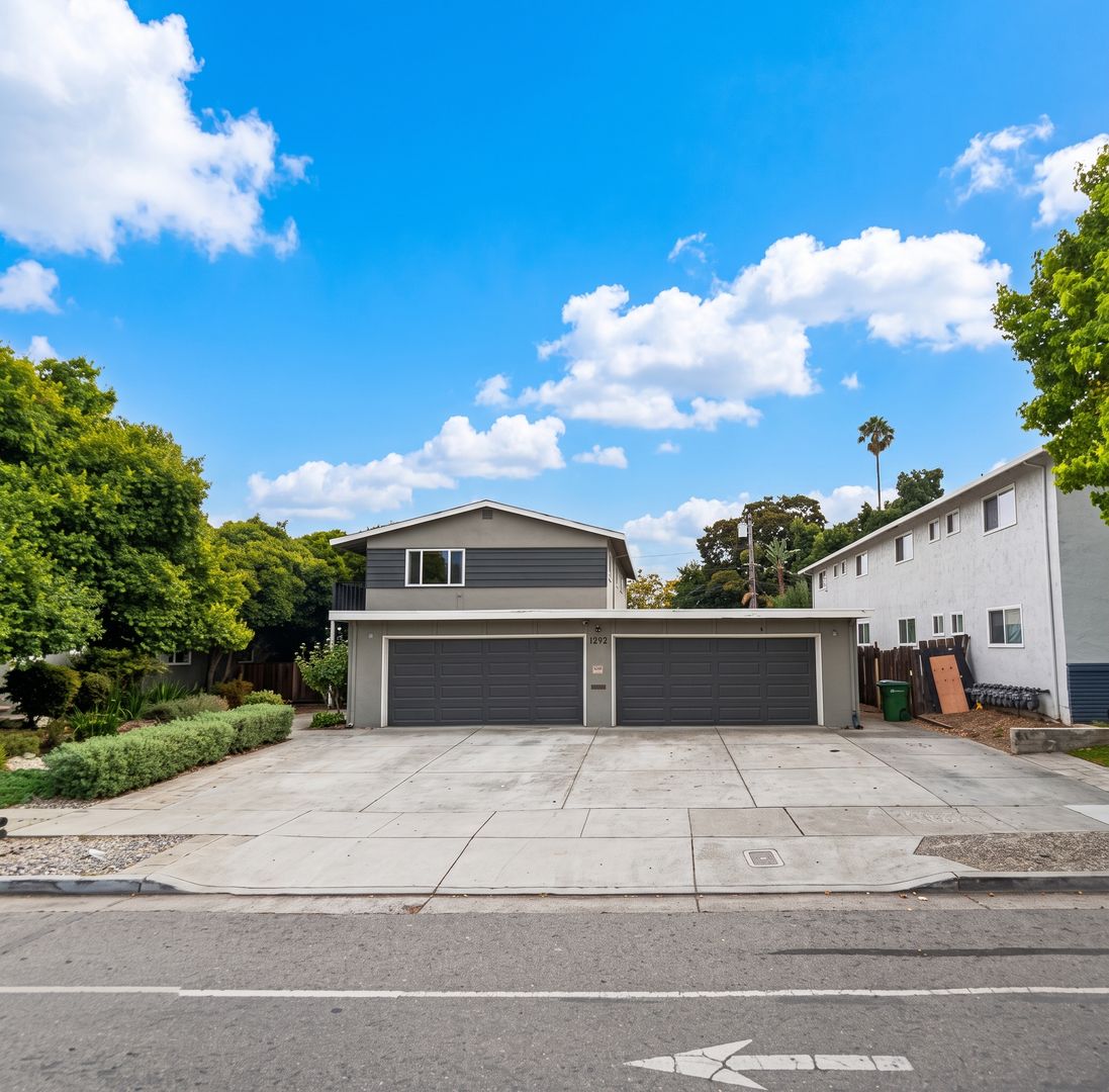 Campbell Apartment: 1182 W Hamilton Ave