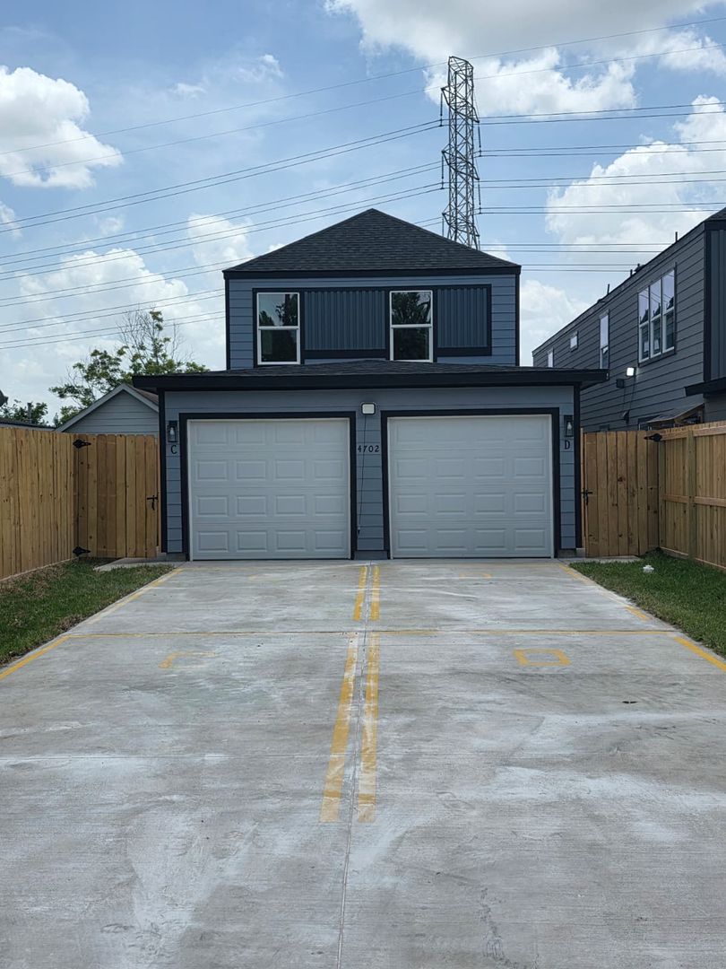 Houston House: 4702 Baton Rouge St. Unit C