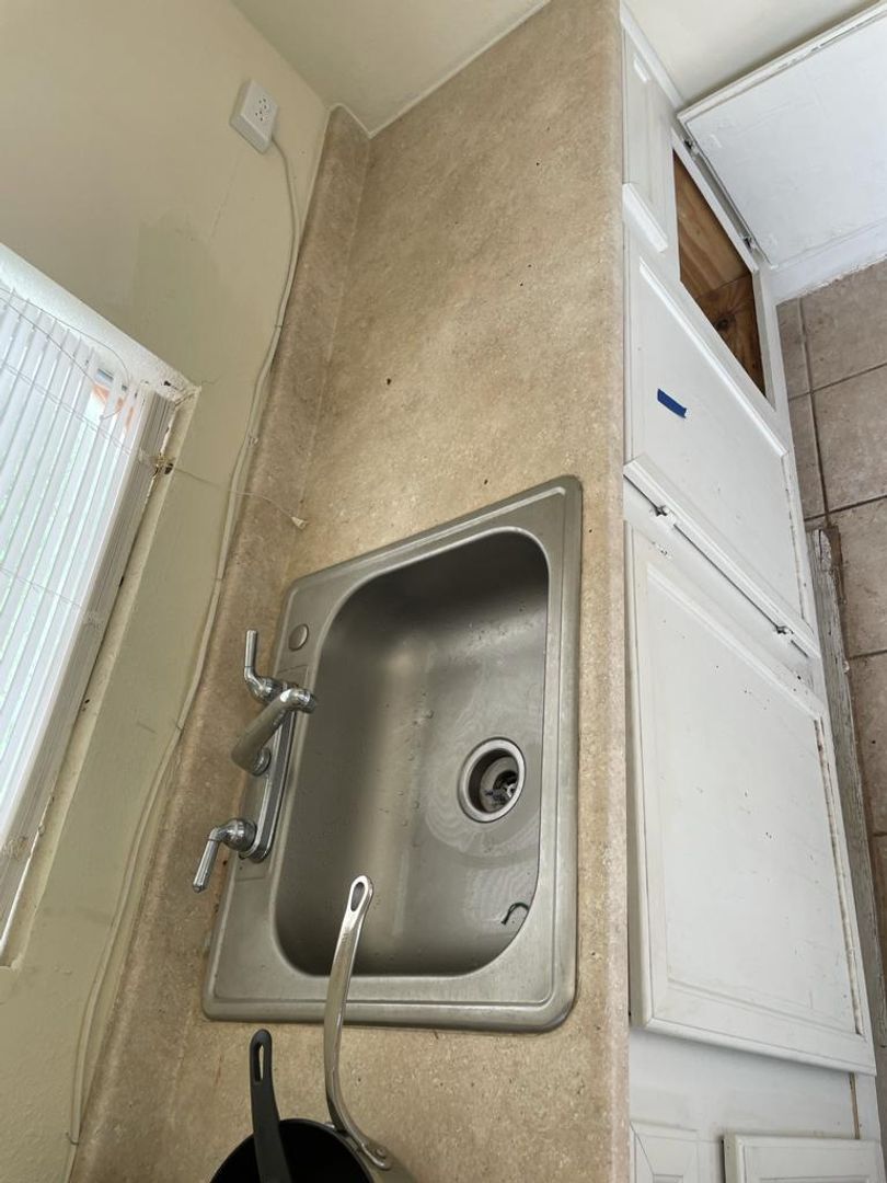 Houston House: 413 North Live Oak St. Unit 2