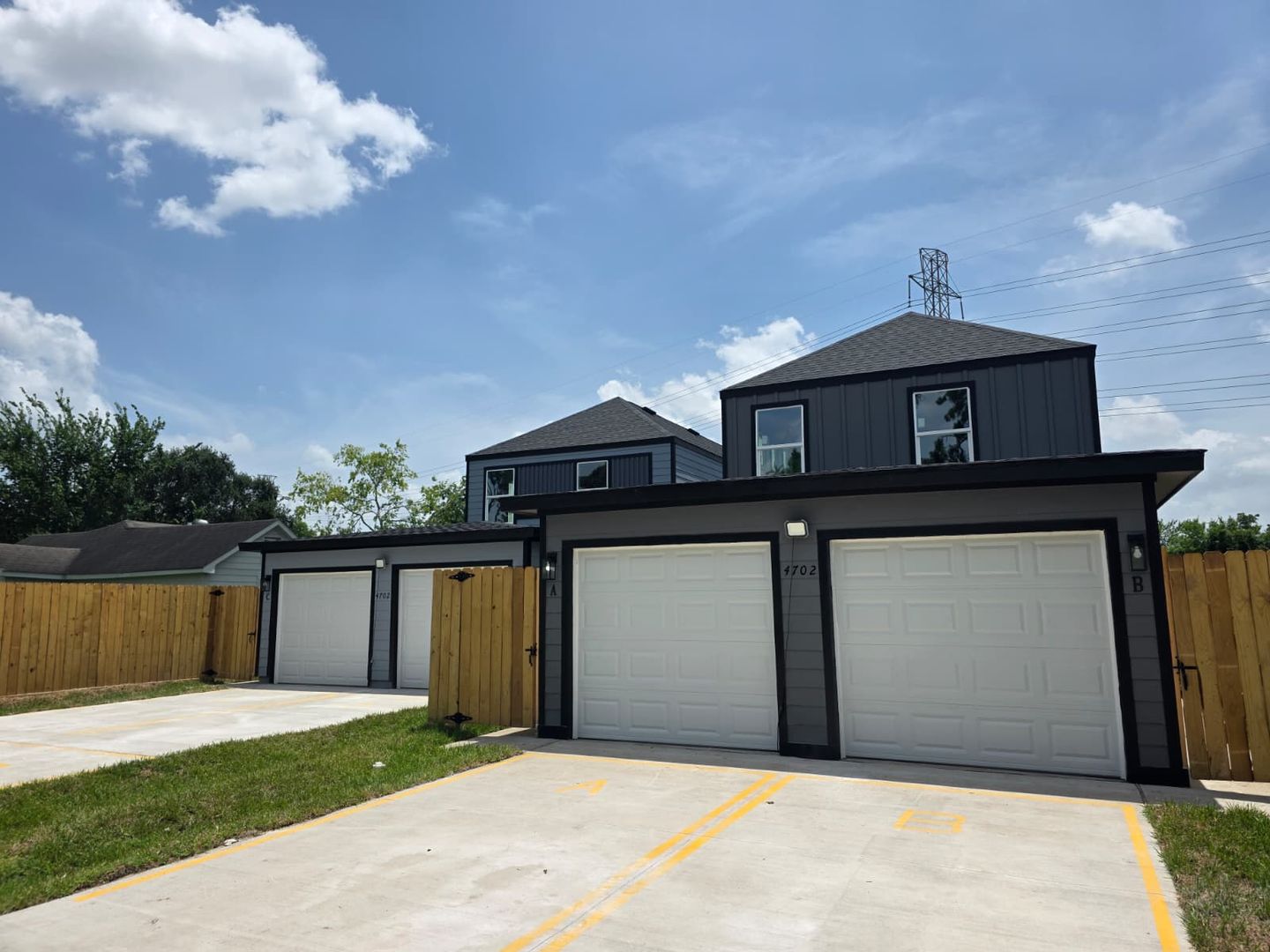 Houston House: 4702 Baton Rouge St. Unit B