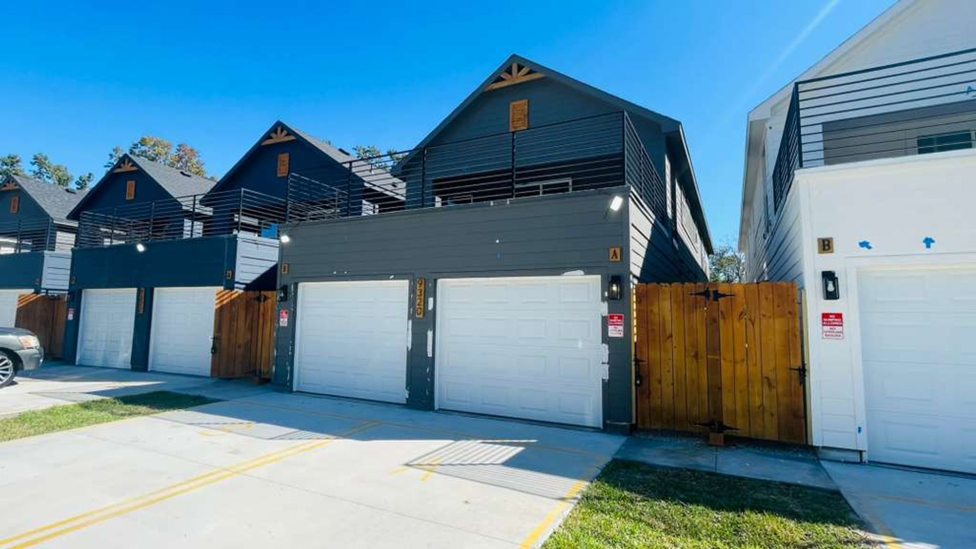 Houston House: 9320 Firnat St, Unit B