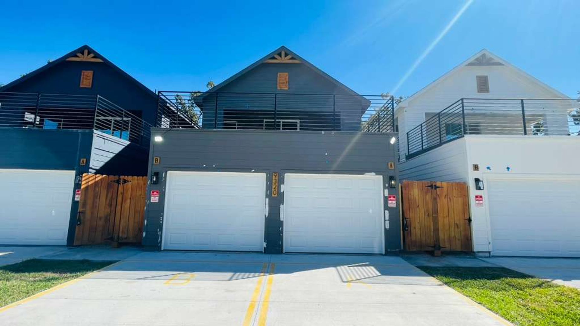 Houston House: 9320 Firnat St, Unit A