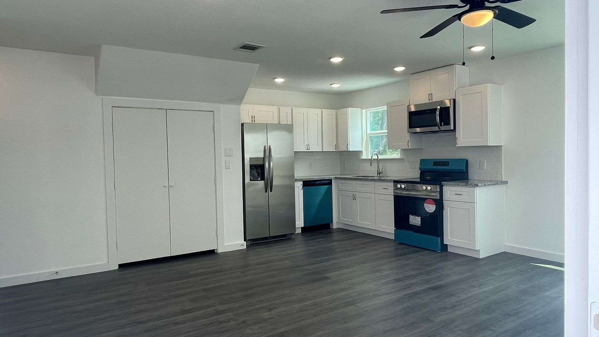 Houston House: 9531 Everglade Dr. Unit B