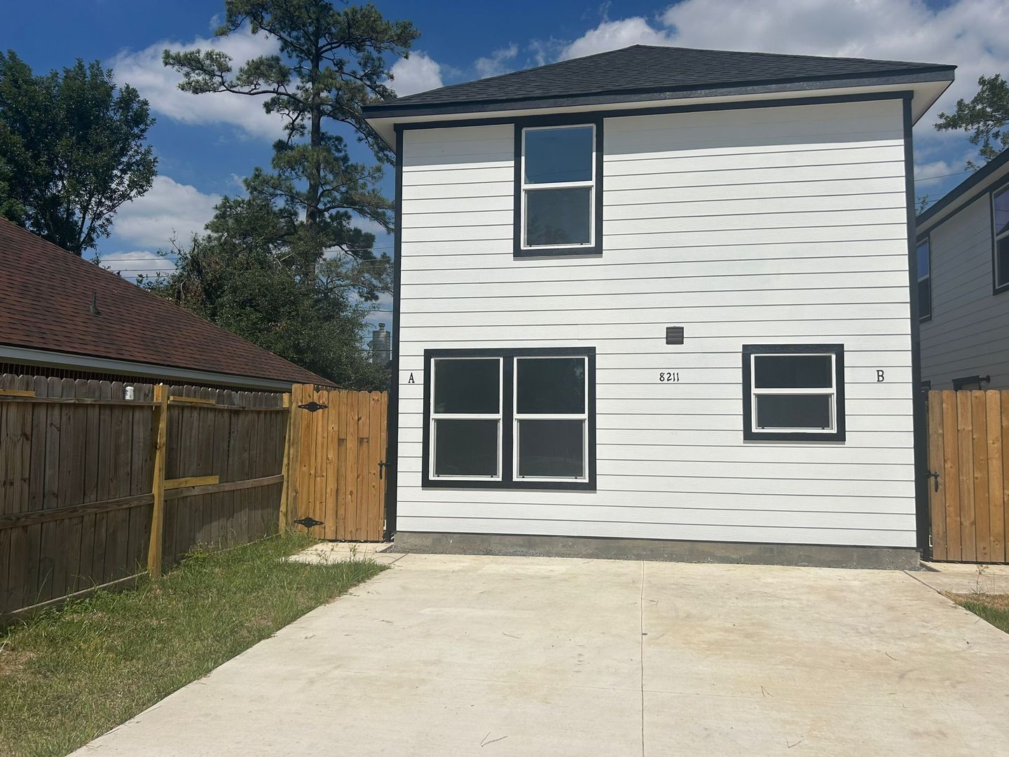 Houston House: 8211 Bigwood St. Unit B