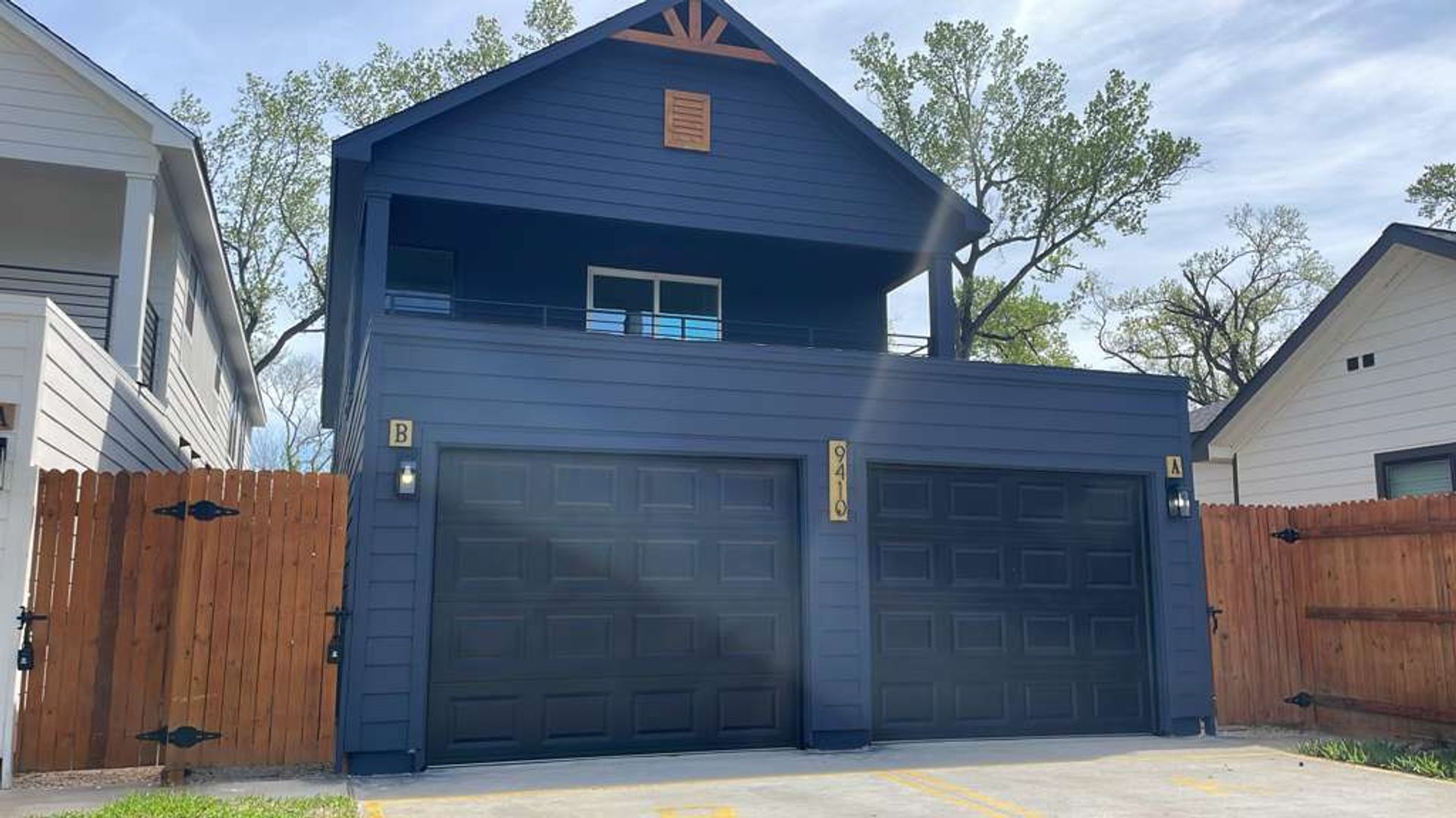 Houston House: 9410 Firnat St. Unit B,