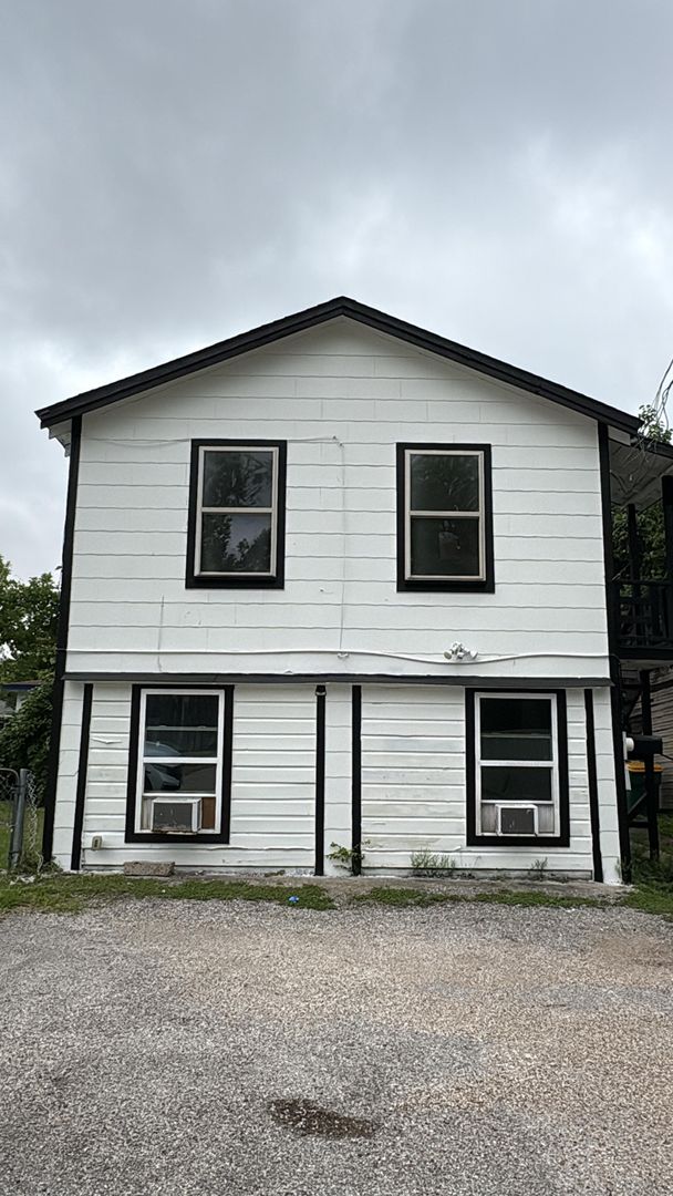 La Marque House: 702 Rosedale St. Unit B