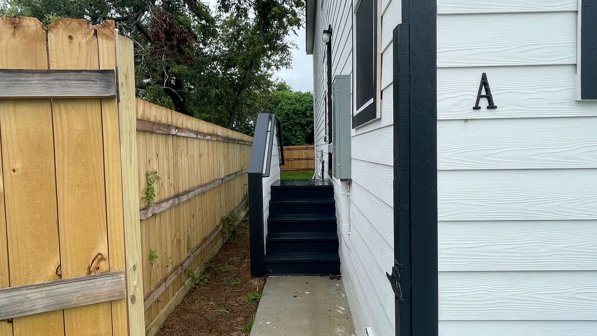 Houston House: 8711 Southwark St. Unit A