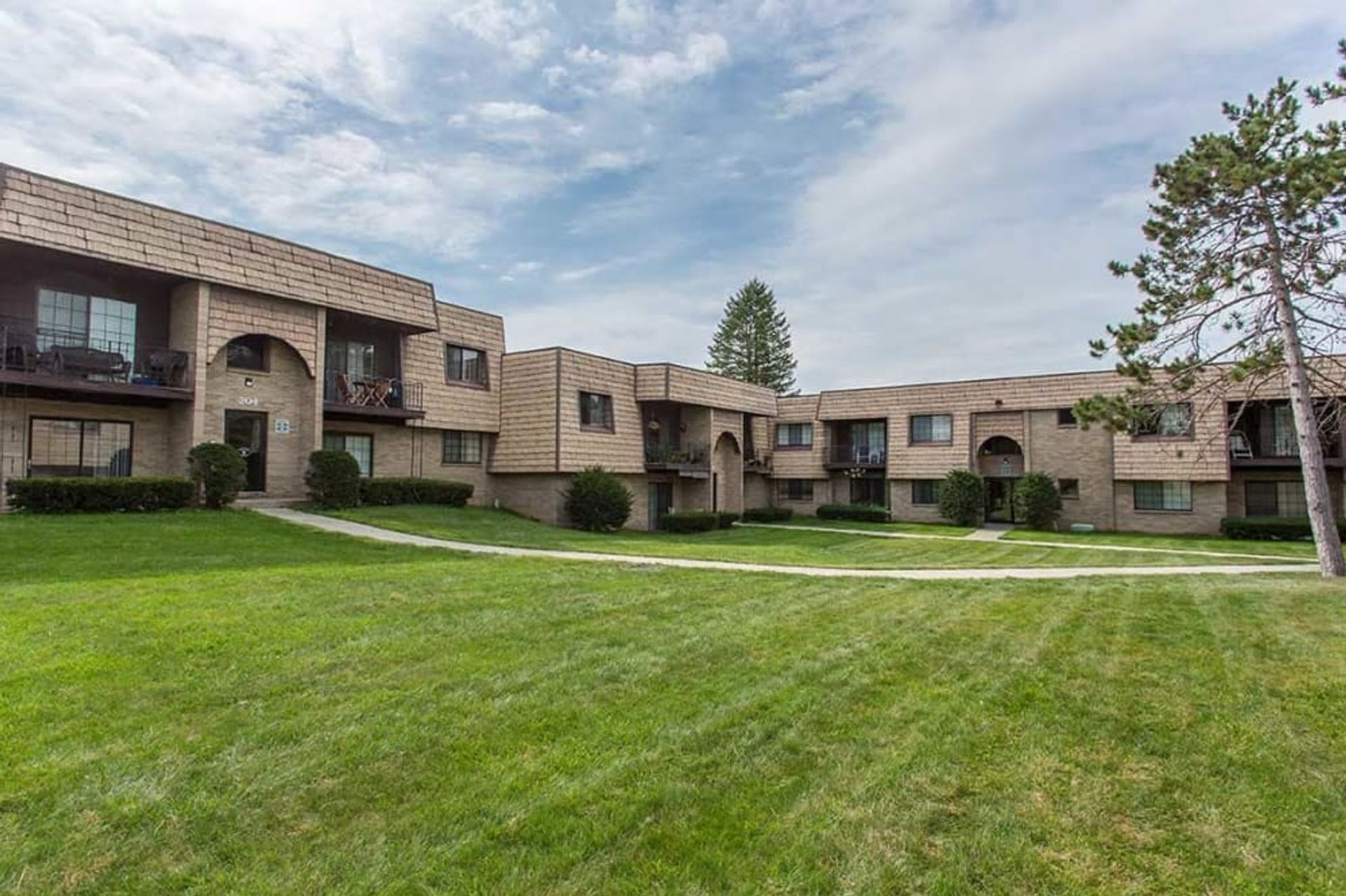 Slingerlands Apartment: 26 Meadowbrook Drive