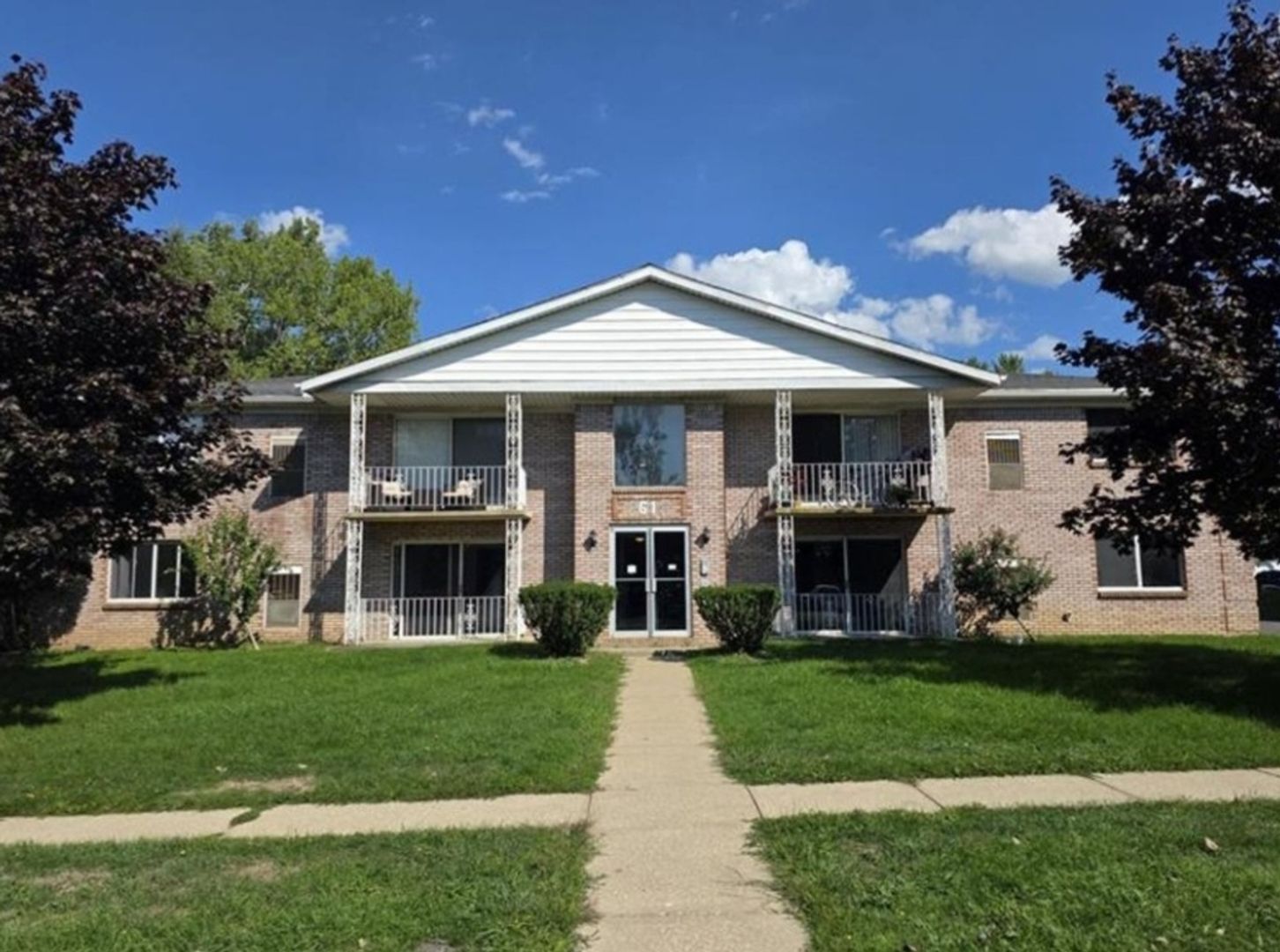 West Seneca Apartment: 72 Oakridge Dr