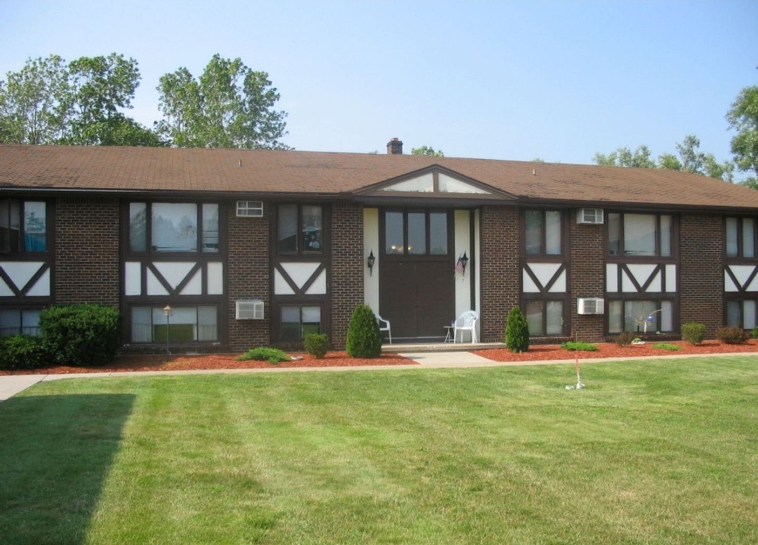 Lockport Apartment: 11 Tudor Lane