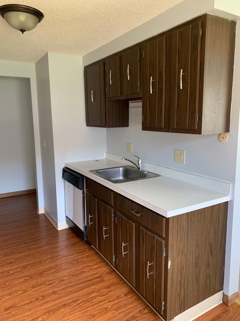 Lockport Apartment: 6 Tudor Lane