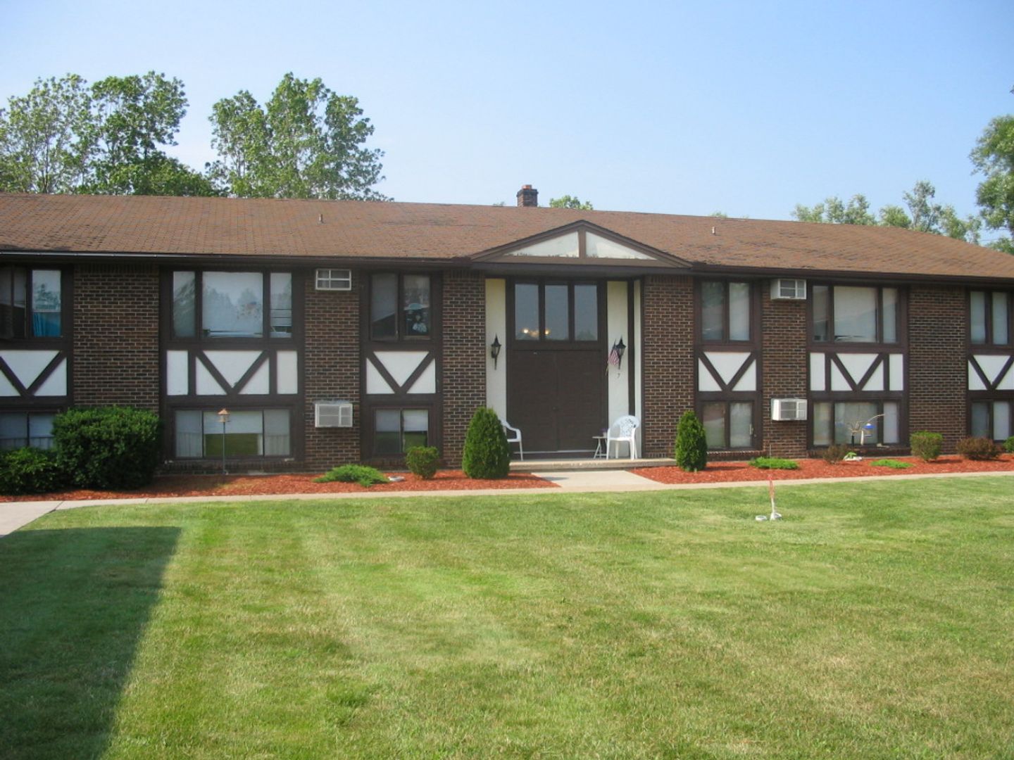 Lockport Apartment: 11 Tudor Lane