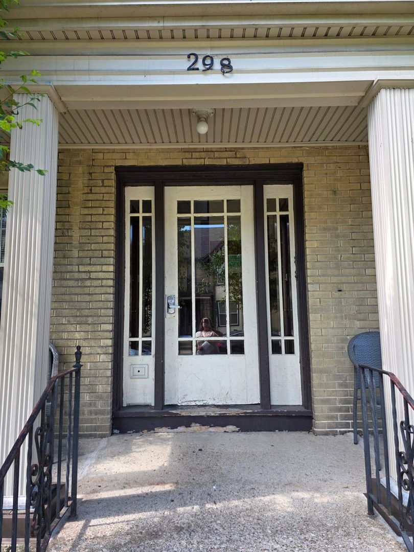 Buffalo Apartment: 601 Colvin Ave