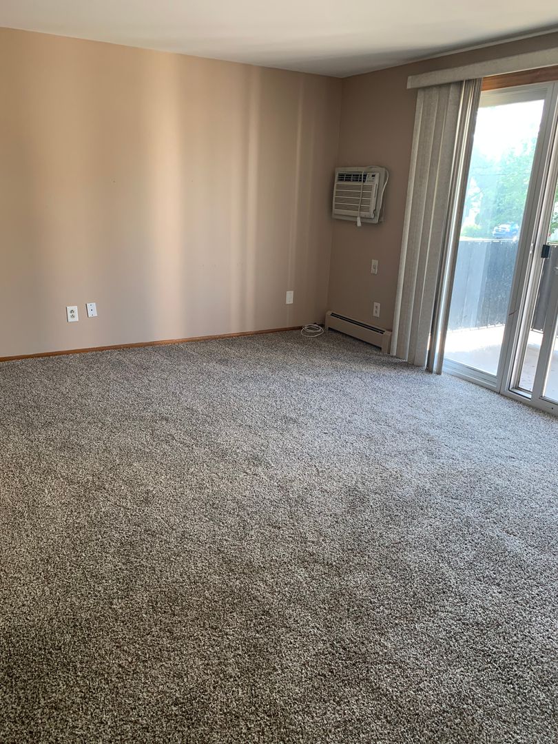 West Seneca Apartment: 825 Center Rd.