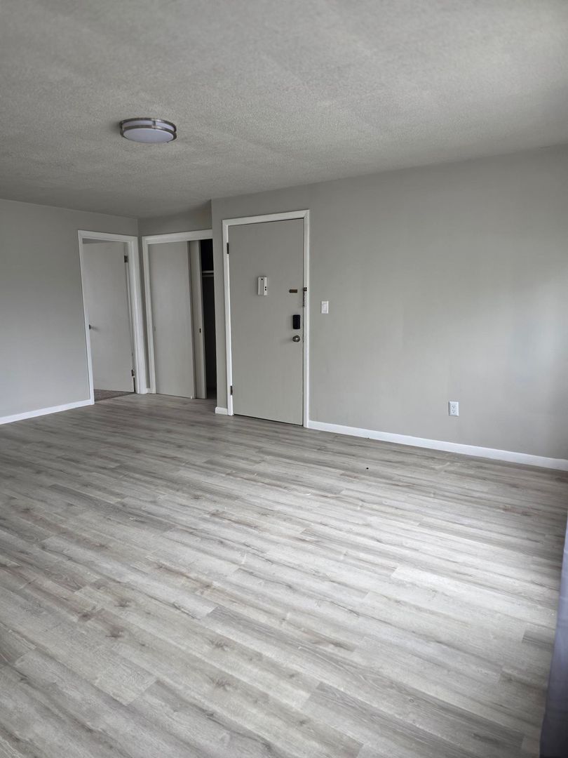 Cheektowaga Apartment: 1617 Kensington Ave