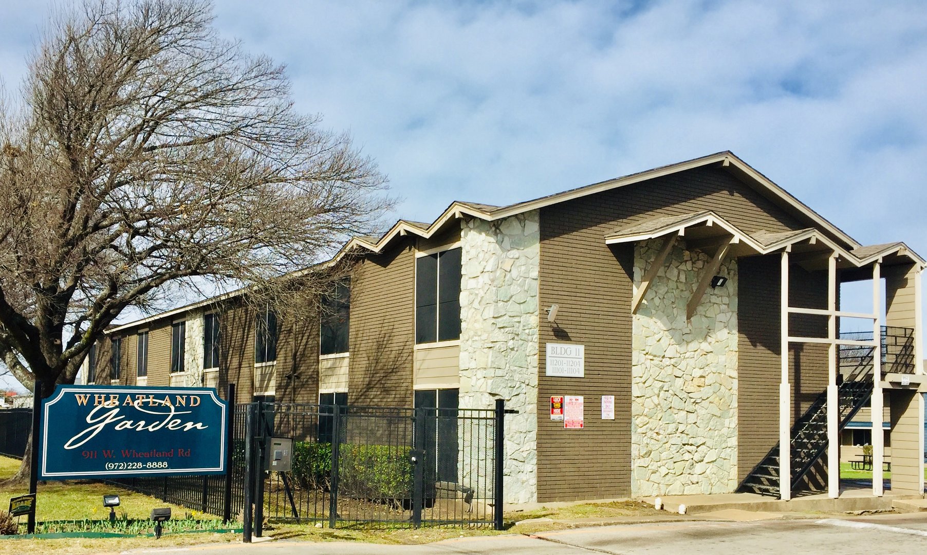 Dallas Apartment: 911 Wheatland Road