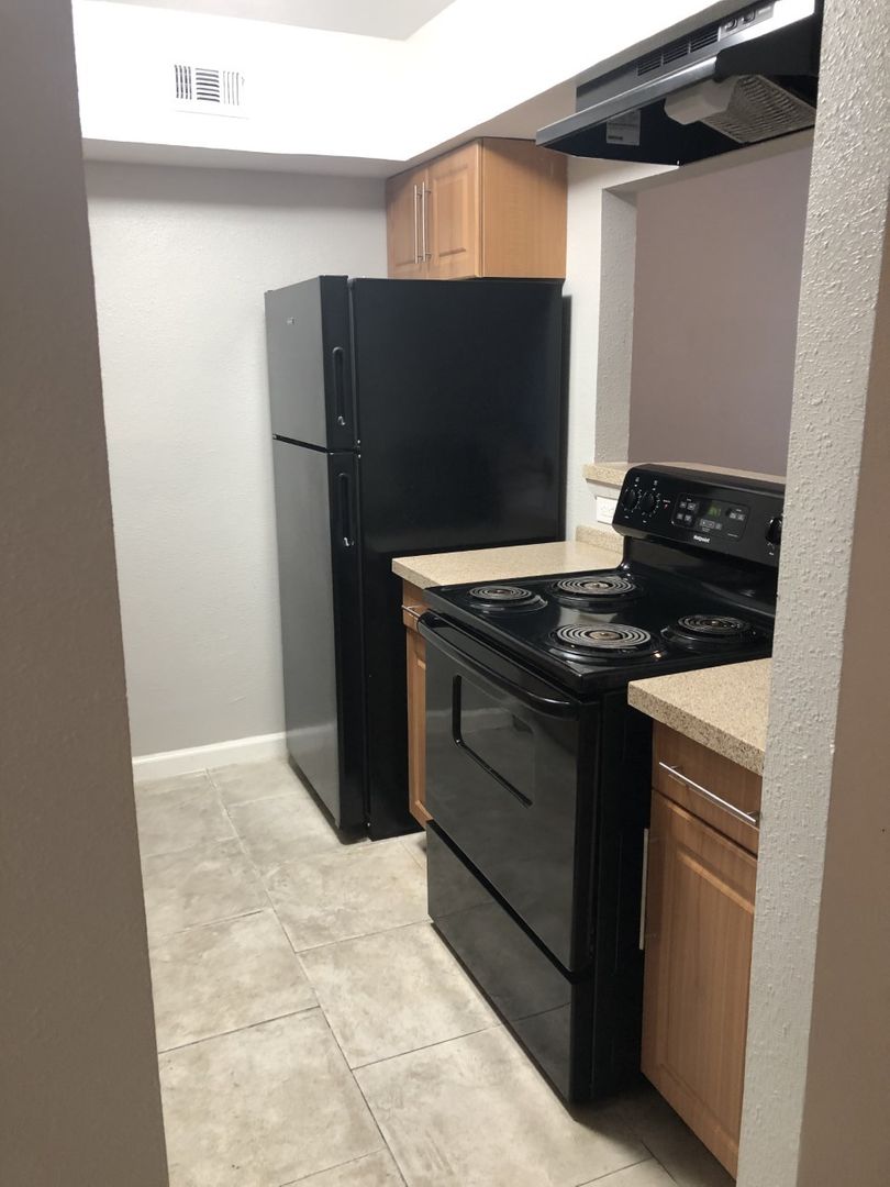 Dallas Apartment: 1025 W. Wheatland Road