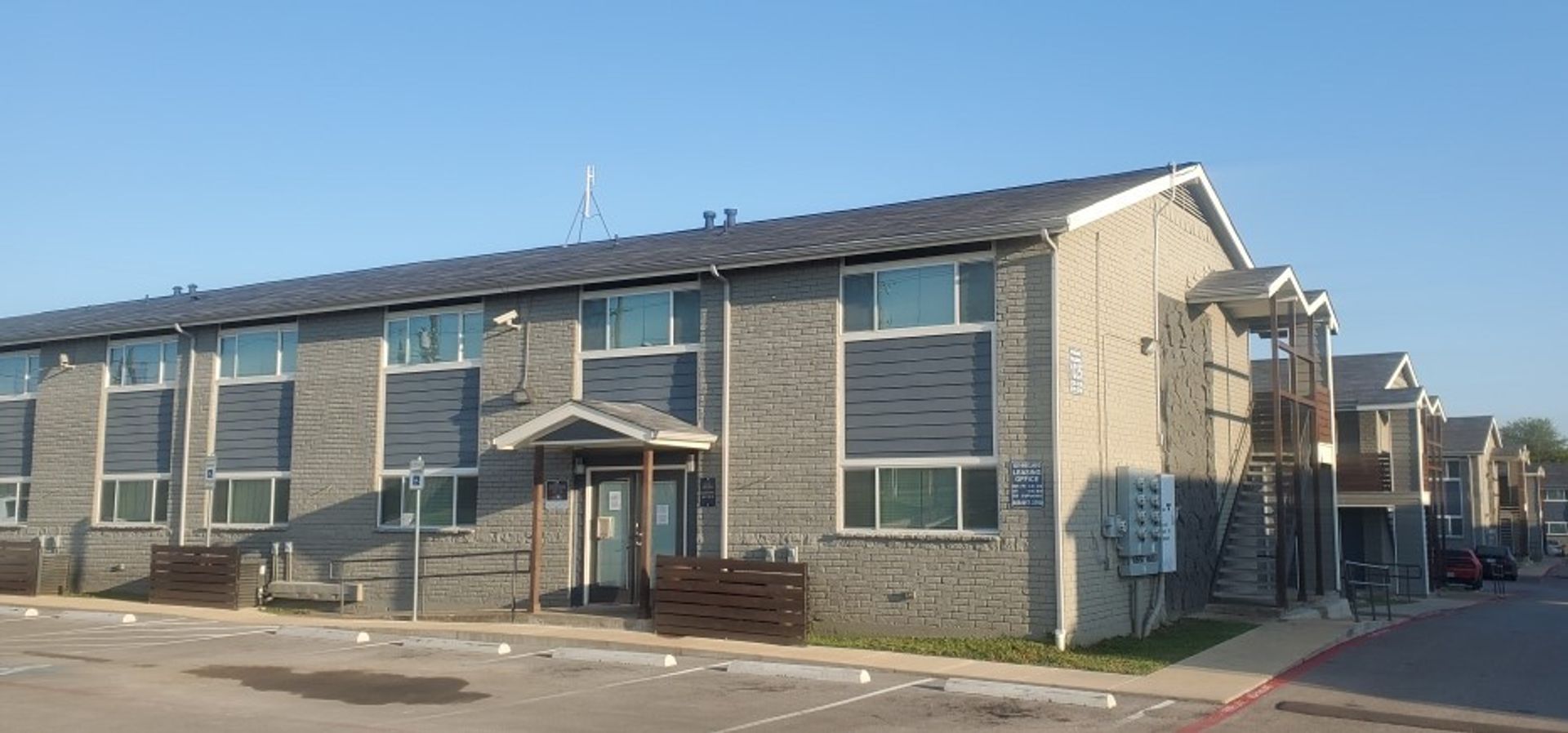 Dallas Apartment: 1025 W. Wheatland Road