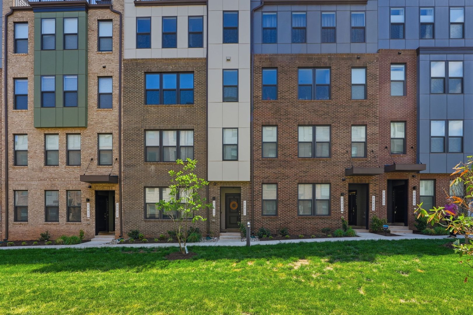 Ashburn Condo: 44617 Wolfhound Sauare