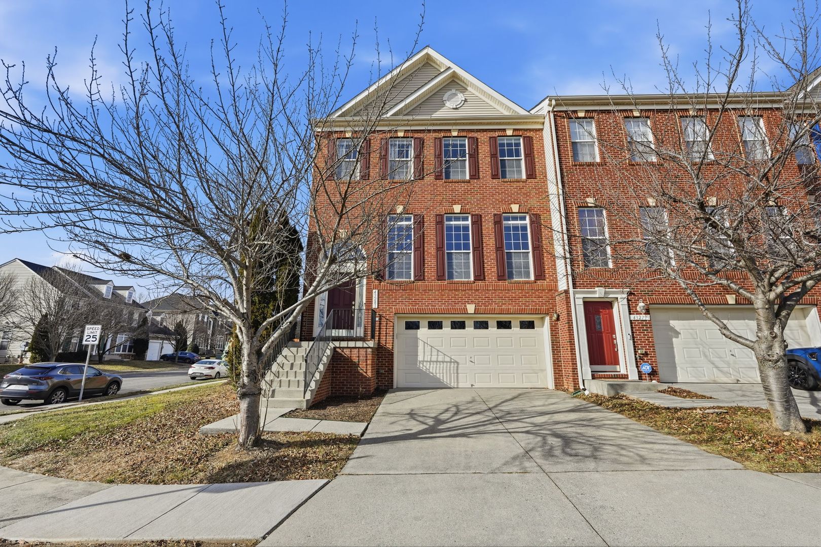 Ashburn Townhome: 43281 Goosefoot Square