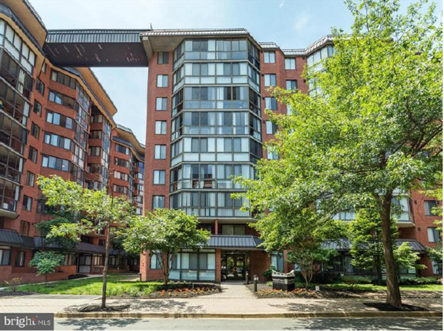 Arlington Condo: 1024 N Utah Street