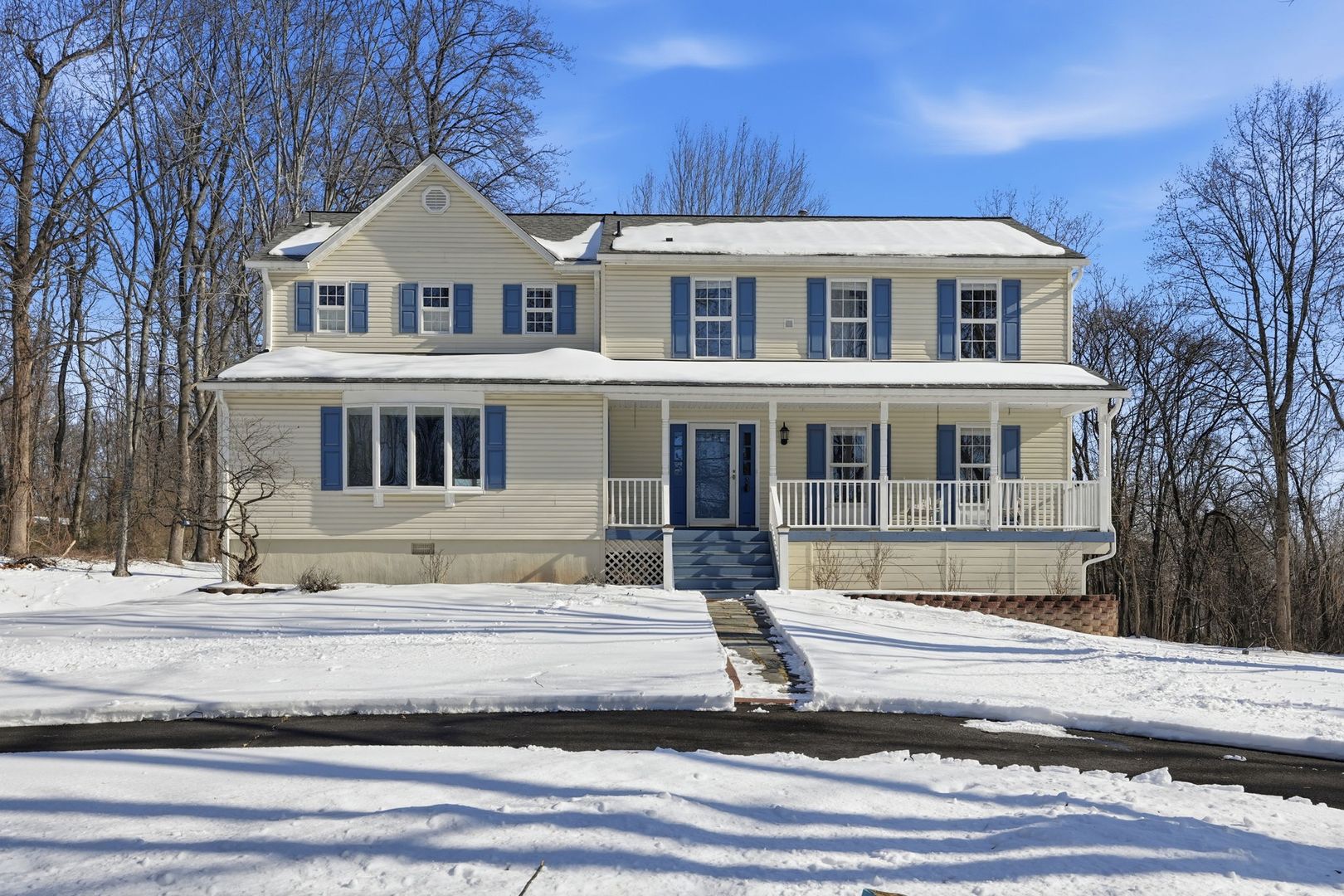 Round Hill House: 35298 Scotland Heights Rd