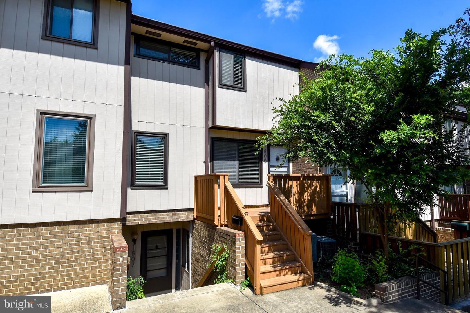 McLean House: 1809 Westwind Way