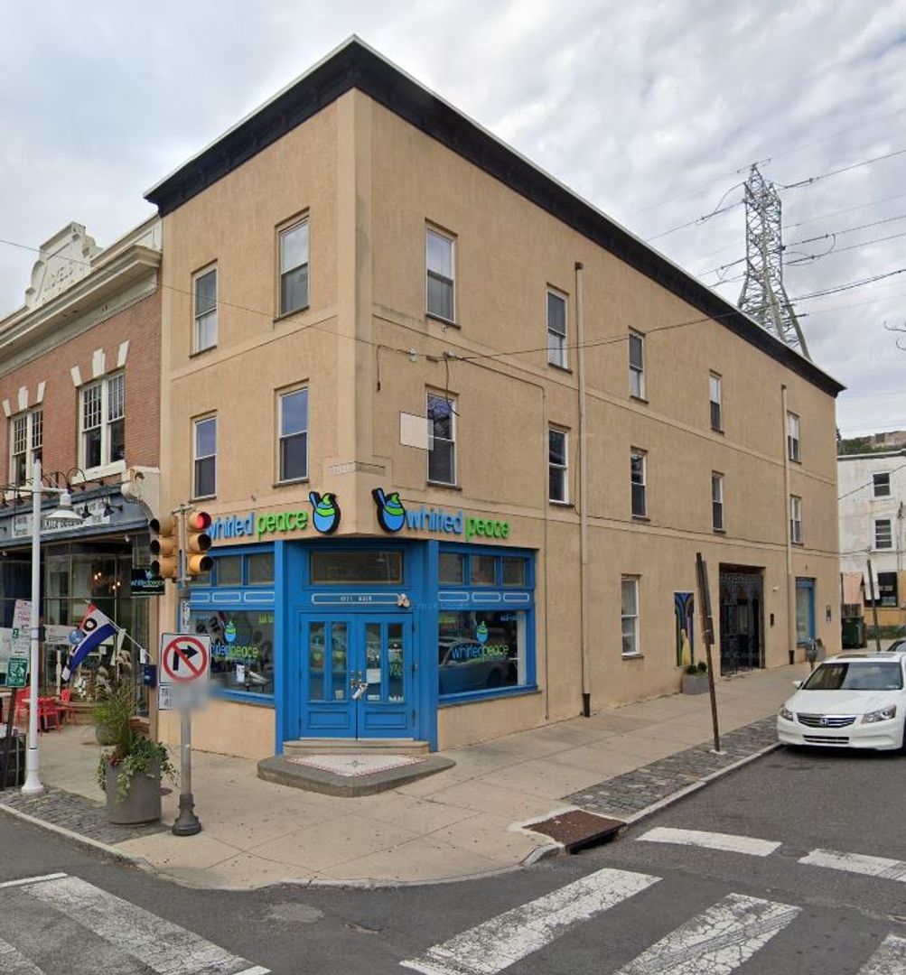 Philadelphia Apartment: 4321 Main St