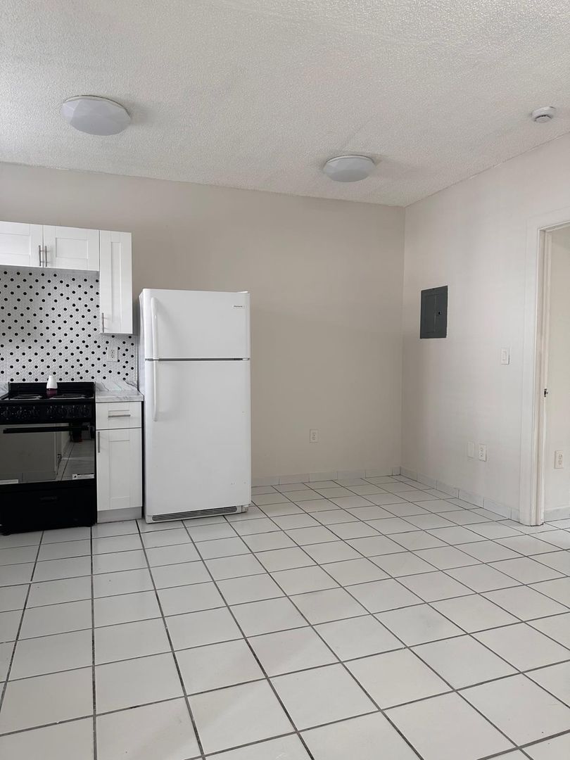 626 - Kina Hialeah 8 of 12