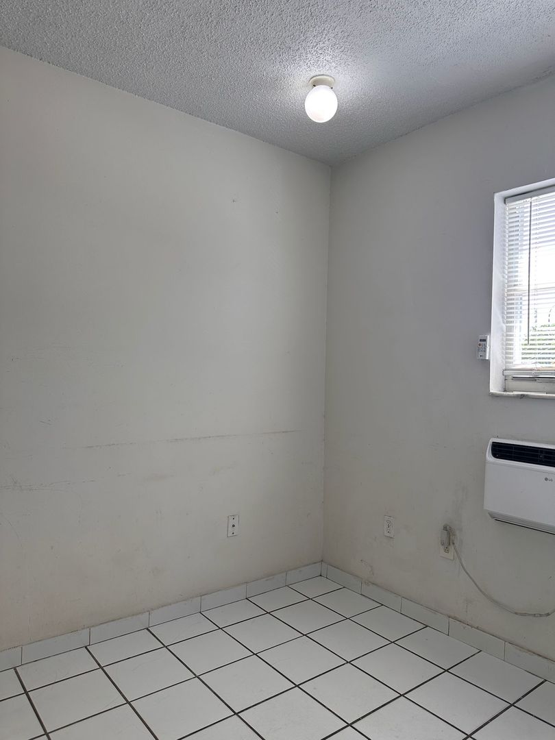 626 - Kina Hialeah 10 of 14