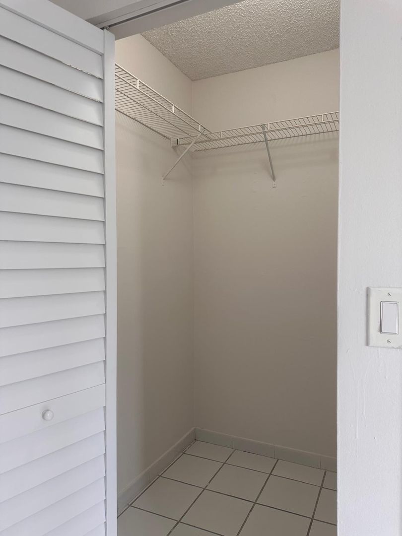 626 - Kina Hialeah 10 of 13