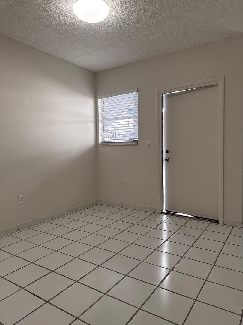 626 - Kina Hialeah 11 of 12