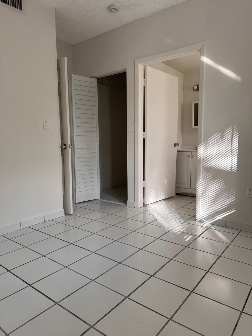626 - Kina Hialeah 9 of 13