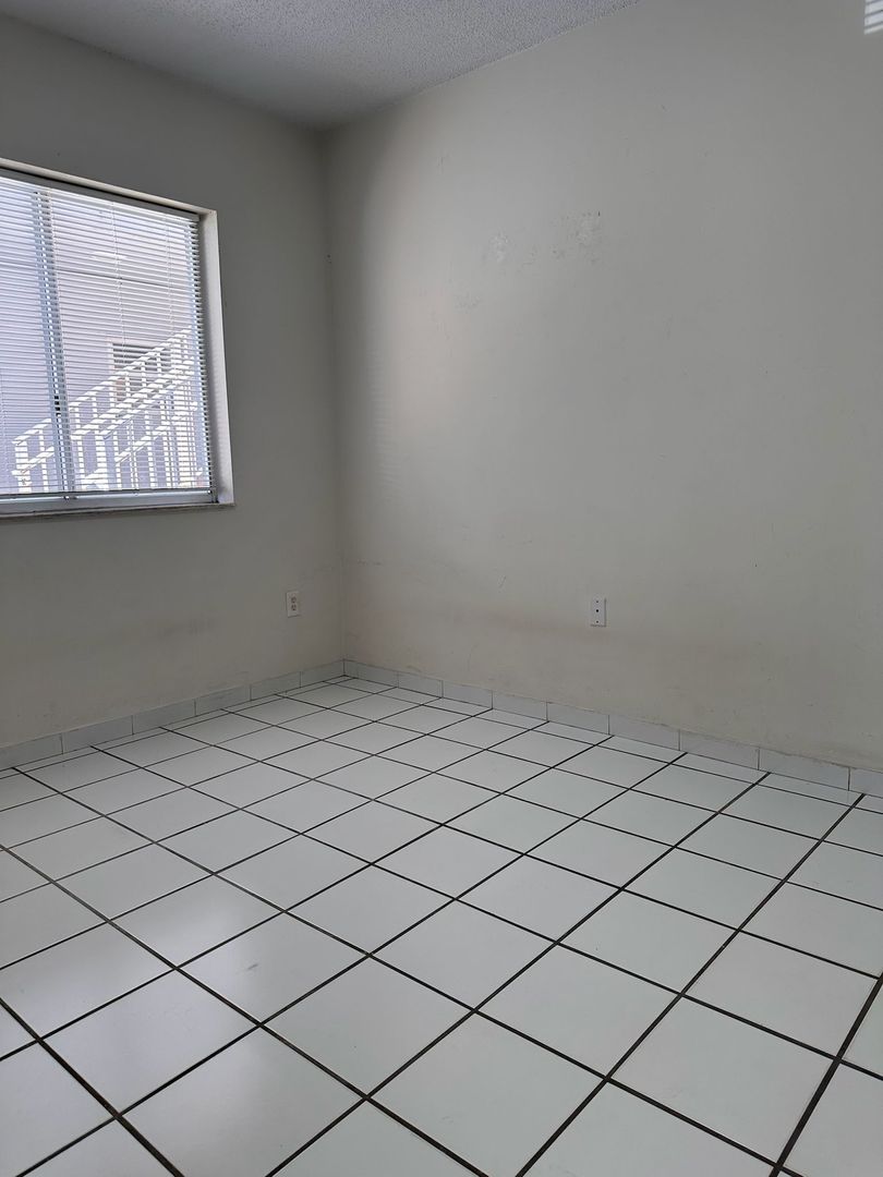 626 - Kina Hialeah 11 of 14