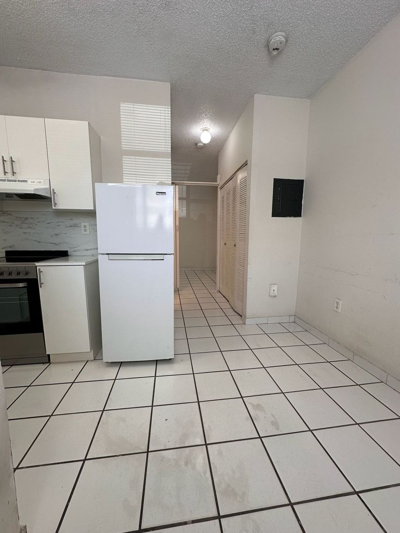 626 - Kina Hialeah 4 of 14