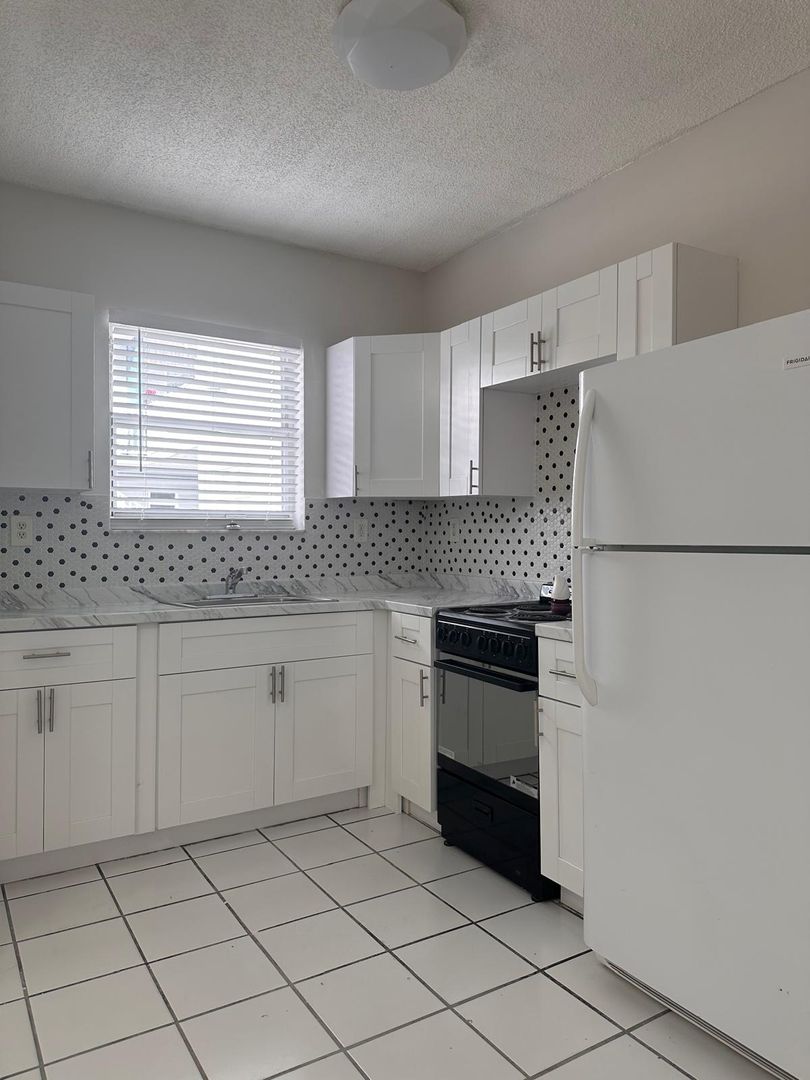 626 - Kina Hialeah 7 of 12