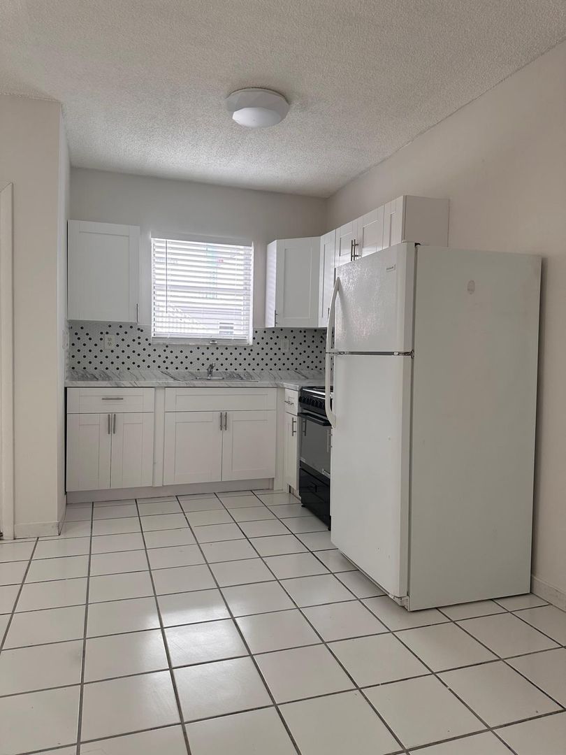 626 - Kina Hialeah 9 of 12