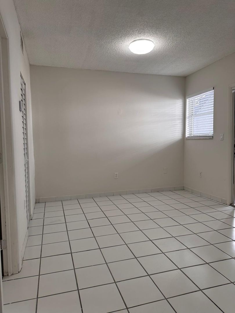 626 - Kina Hialeah 12 of 12