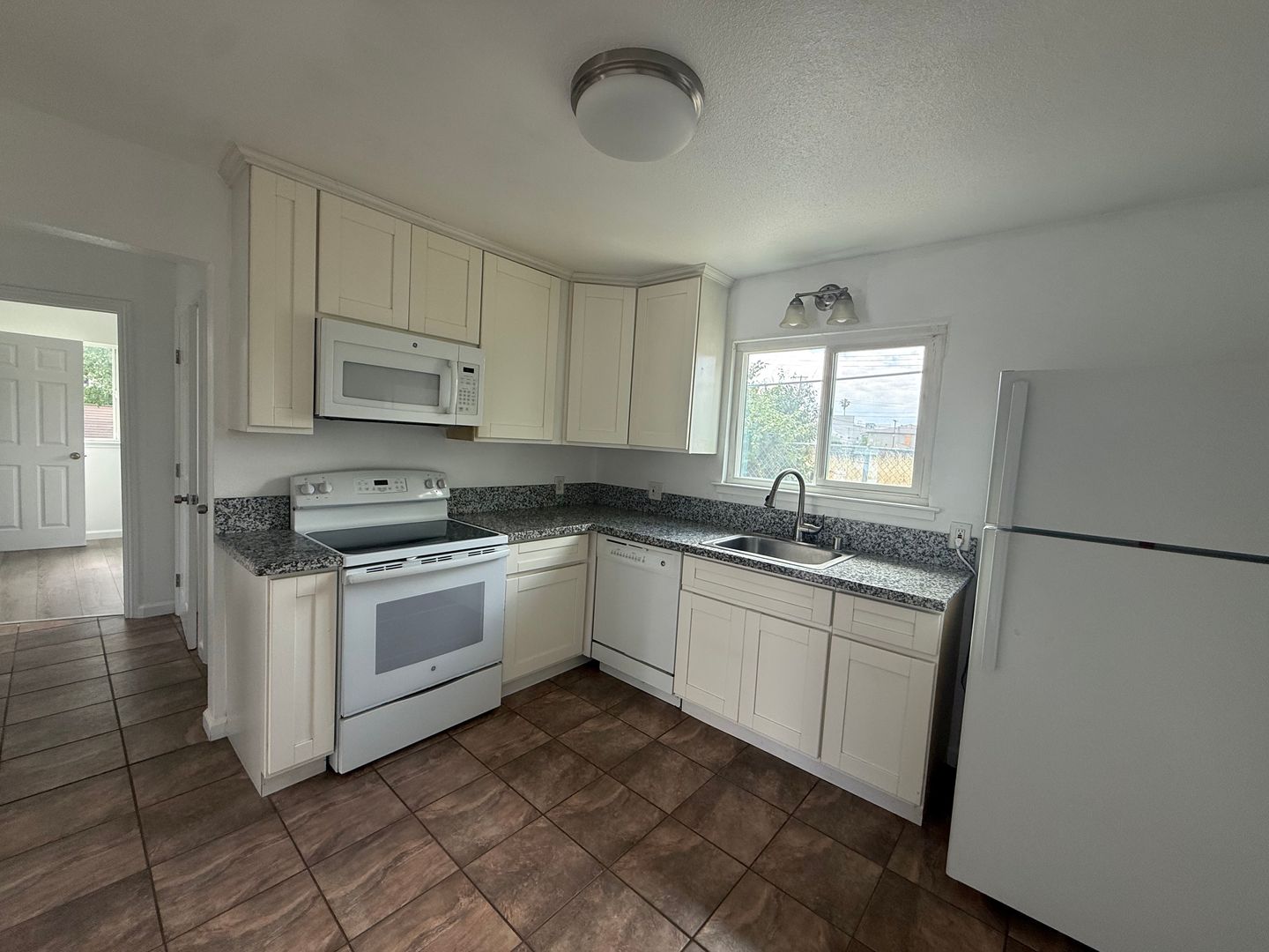 Sacramento Apartment: 2976 Wright St