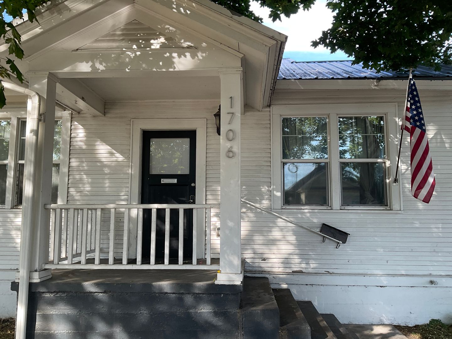 La Grande House: 1706 Washington Avenue