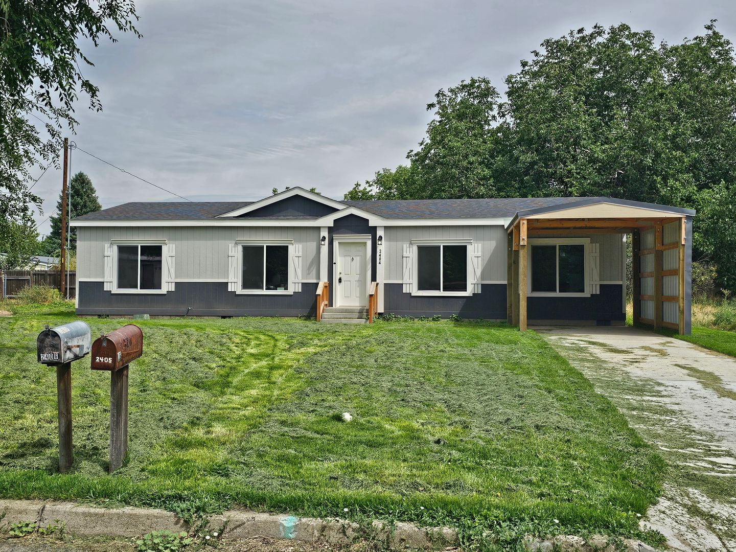 La Grande House: 2404 Empire Loop