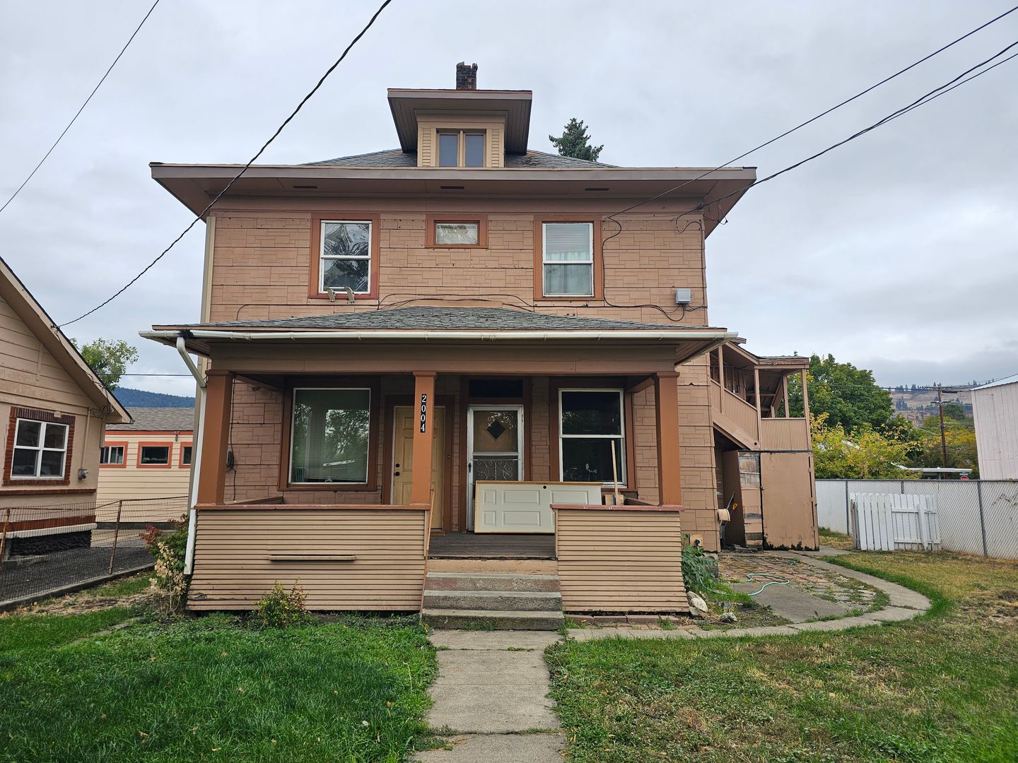 La Grande Apartment: 2004 Adams Avenue