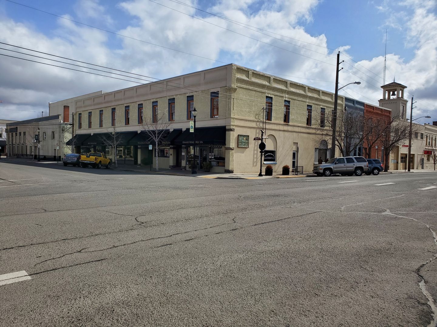 La Grande Apartment: 103 Depot Street