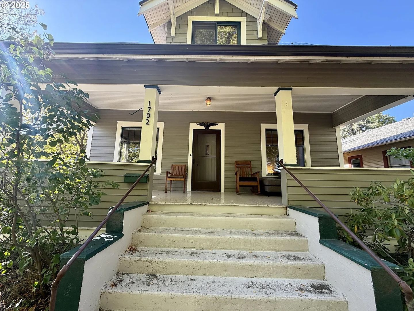 La Grande House: 1702 Cedar Street