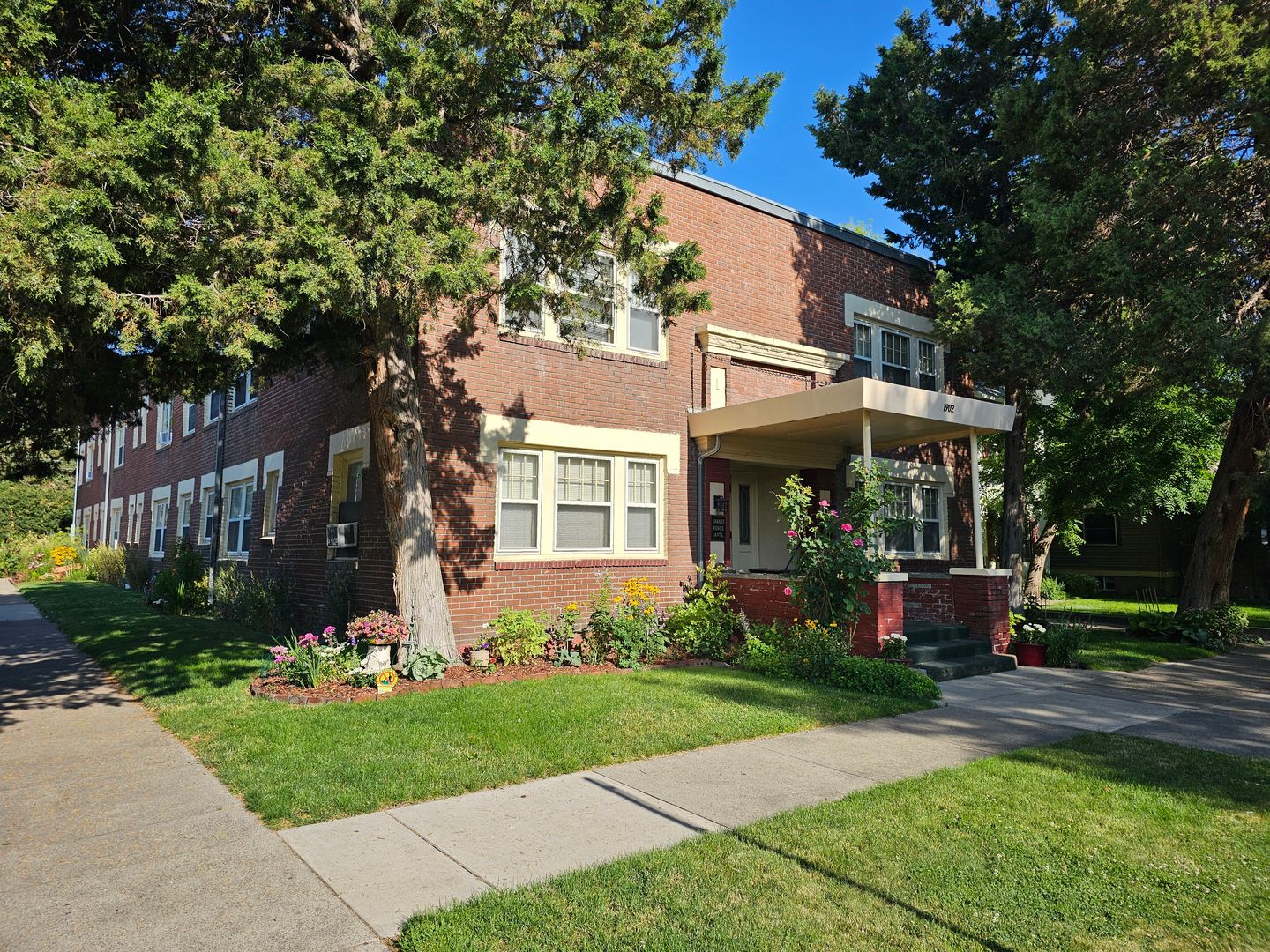 Grande Ronde Apartments