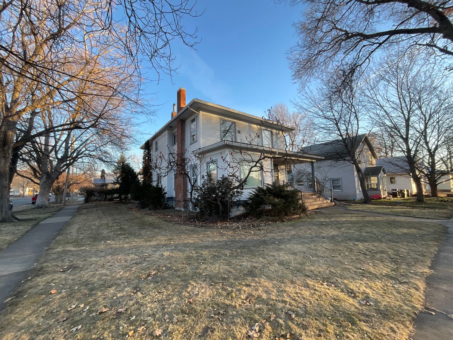 La Grande Apartment: 1101 O Avenue