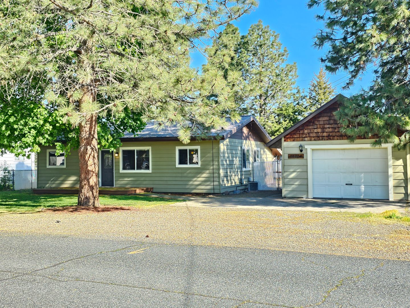 Island City House: 10202 White Birch Lane
