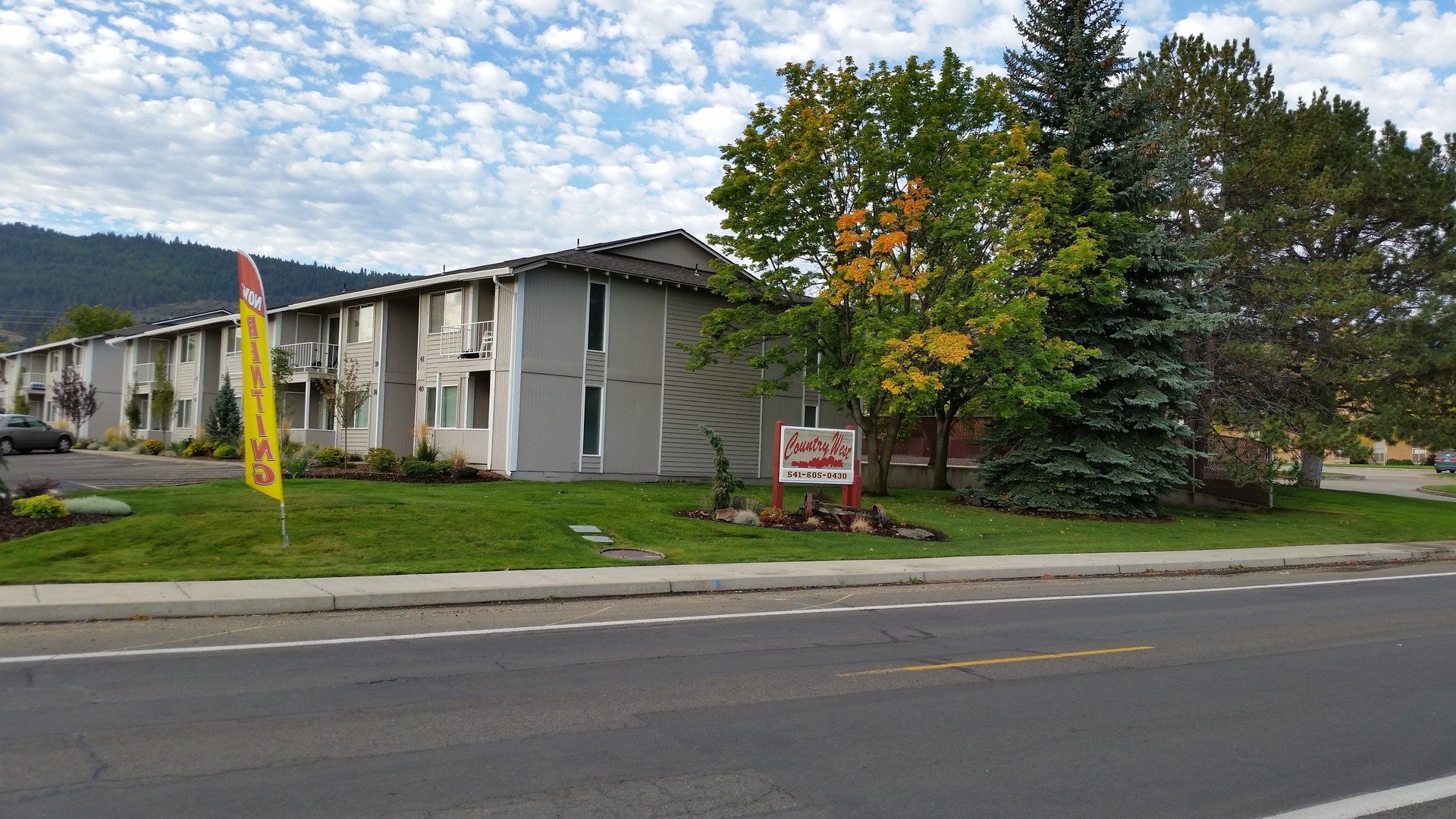 La Grande Apartment: 2000 Gekeler Lane